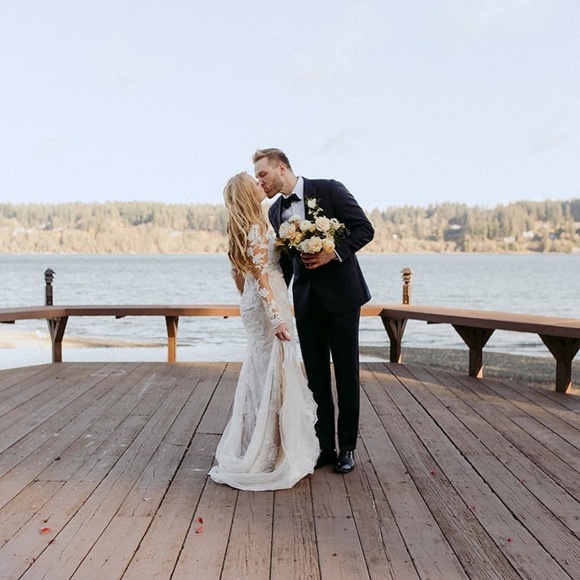 Meet your Posher, Stacy - Picture 2 of 5